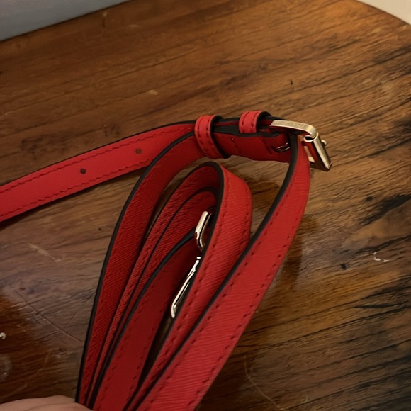 Michael Kors NWOT Rare crossbody handbag red floral motif - Picture 8 of 8